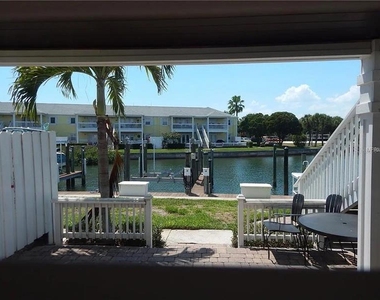 4715 Coquina Key Drive Se - Photo Thumbnail 4