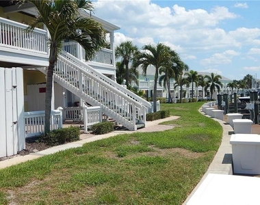 4715 Coquina Key Drive Se - Photo Thumbnail 20