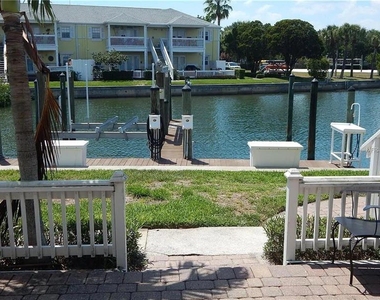 4715 Coquina Key Drive Se - Photo Thumbnail 1