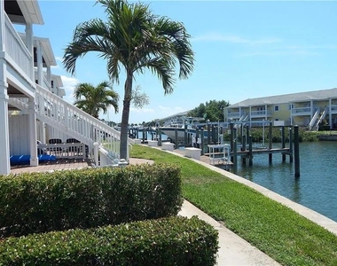 4715 Coquina Key Drive Se - Photo Thumbnail 19