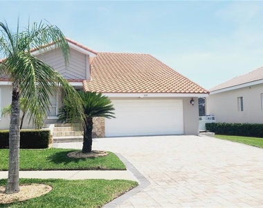 930 Symphony Isles Boulevard - Photo Thumbnail 2