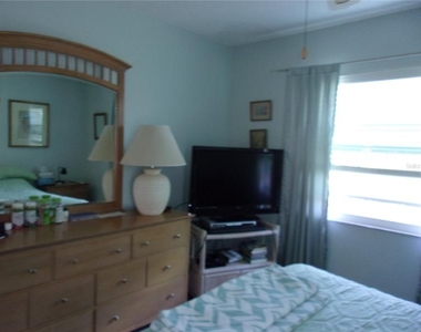 241 Gloucester Boulevard - Photo Thumbnail 23