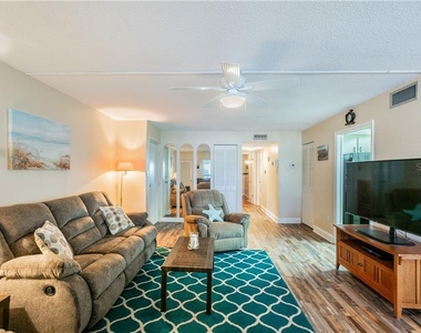 661 Poinsettia Avenue - Photo Thumbnail 3