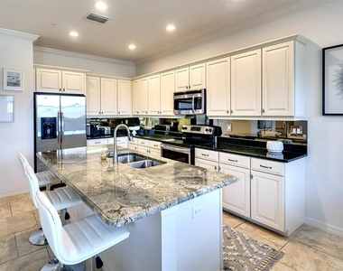 8113 Miramar Way - Photo Thumbnail 5