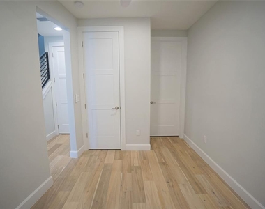 1325 W Fig Street - Photo Thumbnail 2