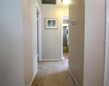 2806 Taunton Drive W - Photo Thumbnail 16