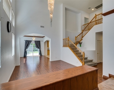 405 Bloomingdale Court - Photo Thumbnail 4