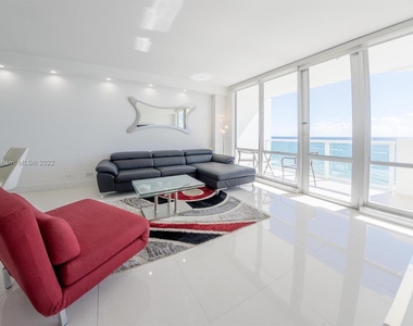 5601 Collins Ave - Photo Thumbnail 2