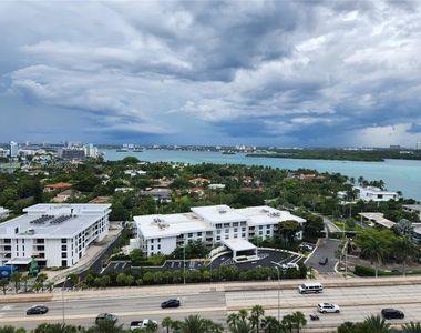 10275 Collins Ave - Photo Thumbnail 15