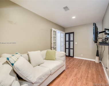 1309 Funston St - Photo Thumbnail 24