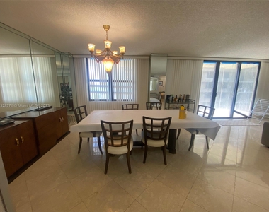 9801 Collins Ave - Photo Thumbnail 4