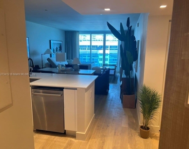 2301 Collins Ave - Photo Thumbnail 1