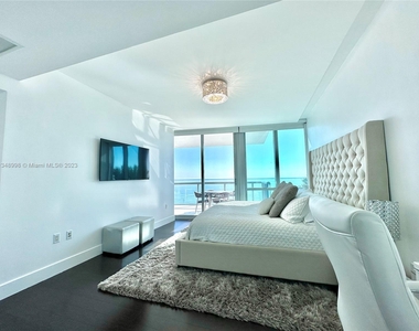 17121 Collins Ave - Photo Thumbnail 20