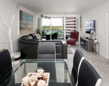 5161 Collins Ave - Photo Thumbnail 1