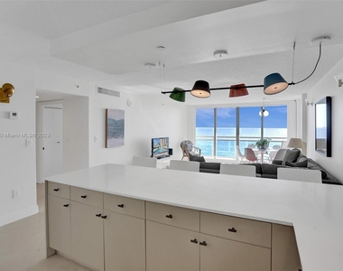 6917 Collins Ave - Photo Thumbnail 11