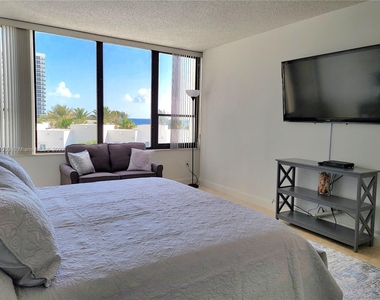 3505 S Ocean Dr - Photo Thumbnail 9