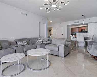 16699 Collins Ave - Photo Thumbnail 3