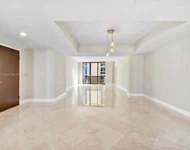 16275 Collins Ave - Photo Thumbnail 4