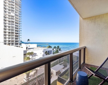 16275 Collins Ave - Photo Thumbnail 23