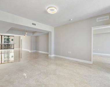 16275 Collins Ave - Photo Thumbnail 10