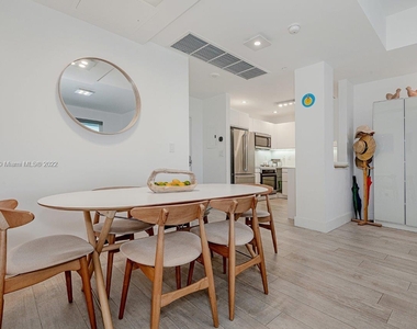 2301 Collins Ave - Photo Thumbnail 9