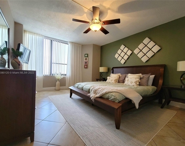 3505 S Ocean Dr - Photo Thumbnail 12