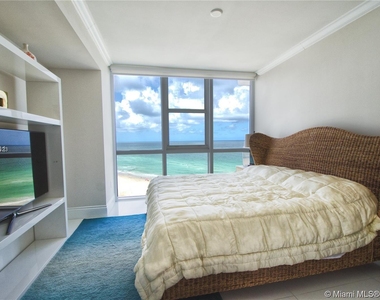 18201 Collins Ave - Photo Thumbnail 3