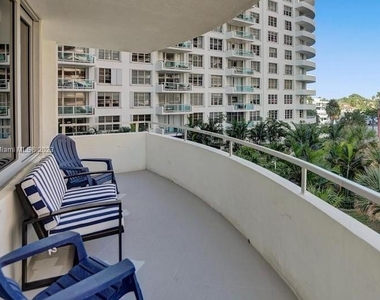 5161 Collins Ave - Photo Thumbnail 18