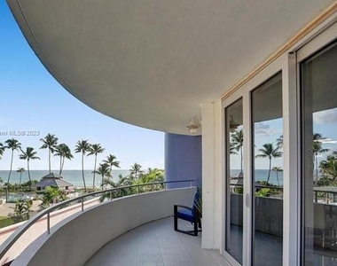 5161 Collins Ave - Photo Thumbnail 0