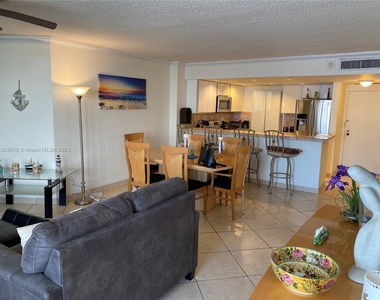 3725 S Ocean Dr - Photo Thumbnail 2