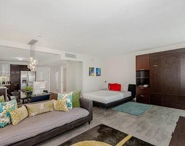 2301 Collins Ave - Photo Thumbnail 10