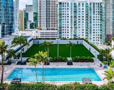 1395 Brickell Ave - Photo Thumbnail 7