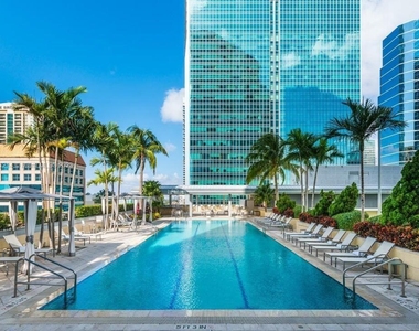 1395 Brickell Ave - Photo Thumbnail 6