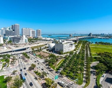 900 Biscayne Blvd - Photo Thumbnail 3