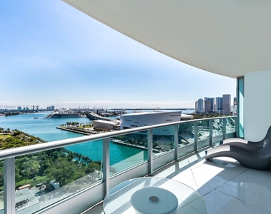 900 Biscayne Blvd - Photo Thumbnail 1