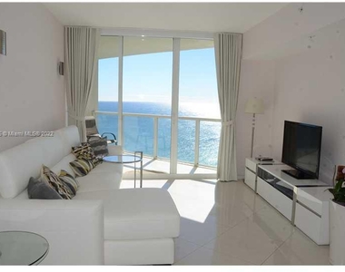 16699 Collins Ave - Photo Thumbnail 3