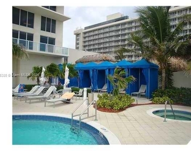 16699 Collins Ave - Photo Thumbnail 20