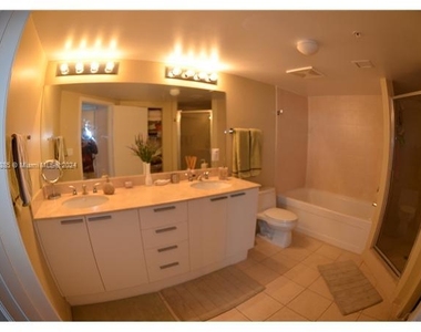 16699 Collins Ave - Photo Thumbnail 10