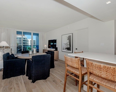 2301 Collins Ave - Photo Thumbnail 0