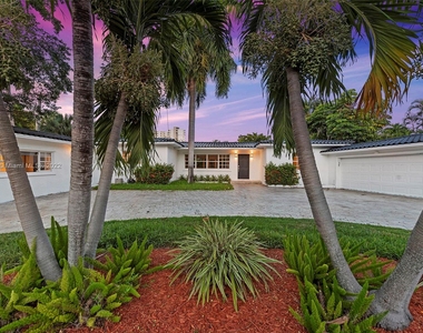 1308 Seabreeze Blvd - Photo Thumbnail 3