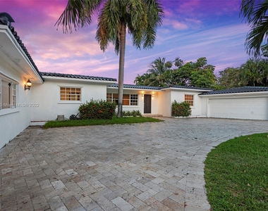 1308 Seabreeze Blvd - Photo Thumbnail 4