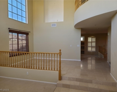 927 Sterling Thorn Court - Photo Thumbnail 10
