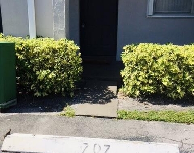 2940 Sw 22nd Avenue - Photo Thumbnail 1