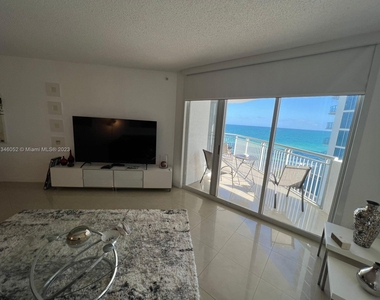 17375 Collins Ave - Photo Thumbnail 8