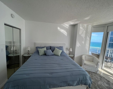 17375 Collins Ave - Photo Thumbnail 14