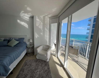 17375 Collins Ave - Photo Thumbnail 16