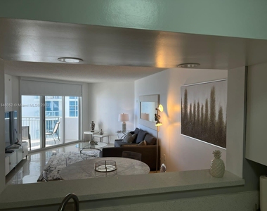 17375 Collins Ave - Photo Thumbnail 11