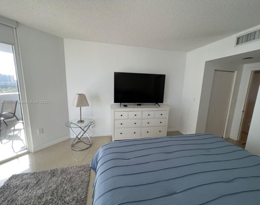 17375 Collins Ave - Photo Thumbnail 17