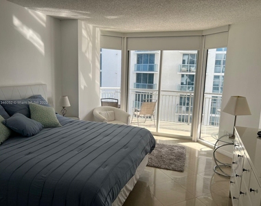 17375 Collins Ave - Photo Thumbnail 15