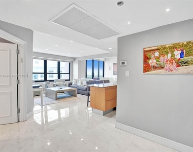 5225 Collins Ave - Photo Thumbnail 35